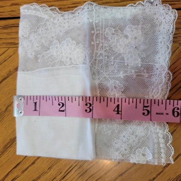 Bundle of Miscellaneous Handmade Embroidered Hankies/Napkins - Picture 4 of 6